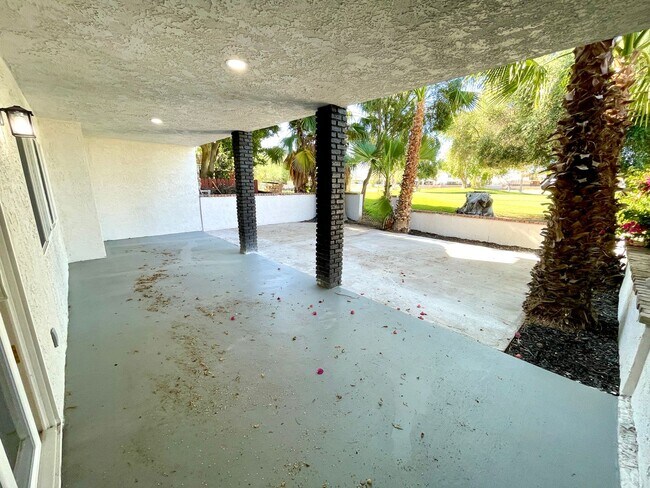 Building Photo - Gorgeous 2-Story Home with Golf Course Views and Modern Amenities!