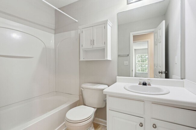 Building Photo - 372 Azalea Cir
