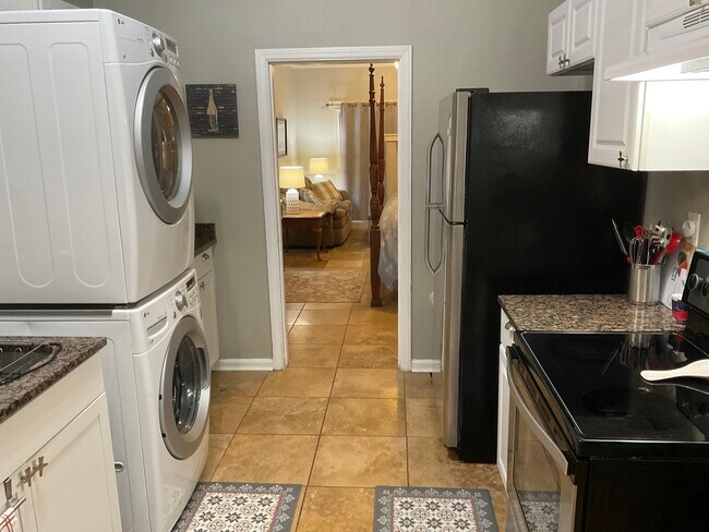 Building Photo - 30 E 67th St