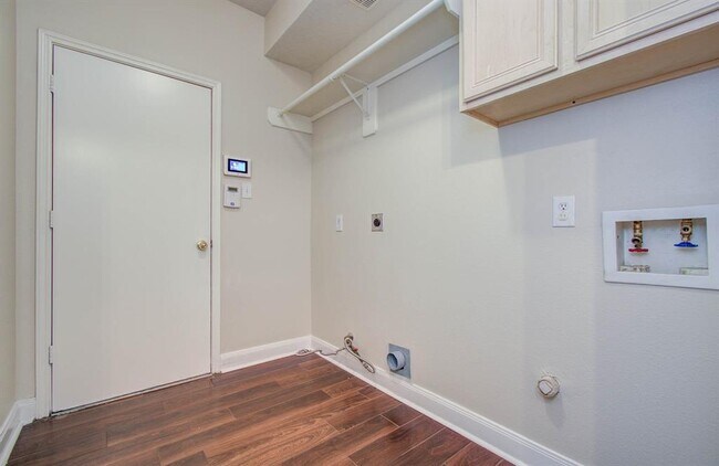 Building Photo - 2210 Waters Edge Ln