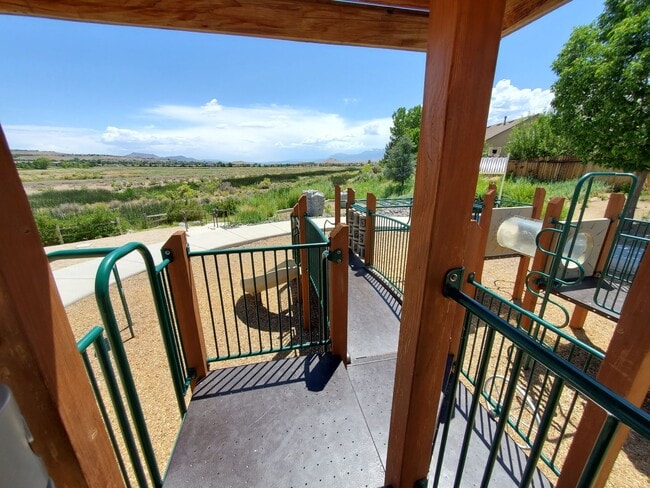 Building Photo - Gorgeous executive style home available fo...