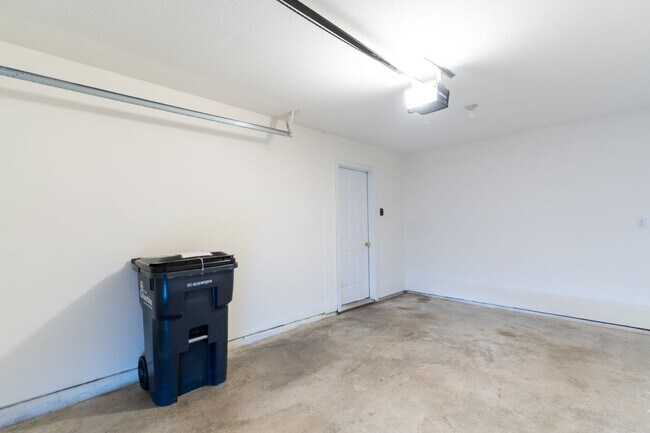 Building Photo - 304-306 Dads Way