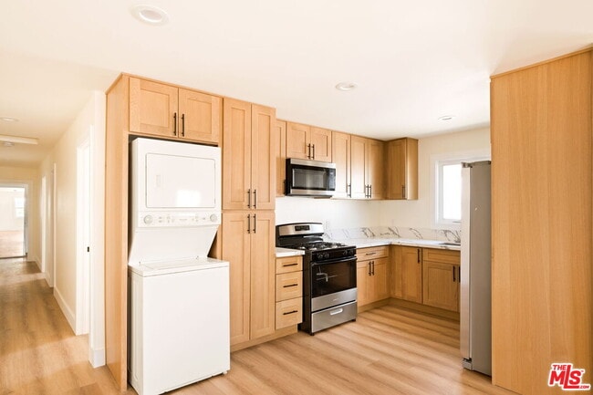 Building Photo - 340 S Ave 56