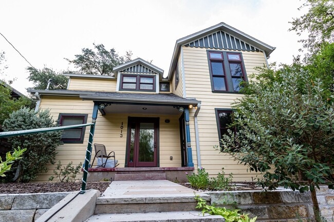 Primary Photo - Charming 3 Bed / 2.5 Bath Two-Story Home!