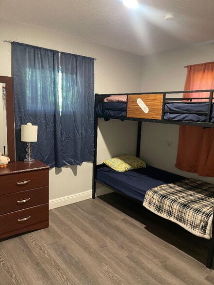 Building Photo - 5525 Lunsford Dr