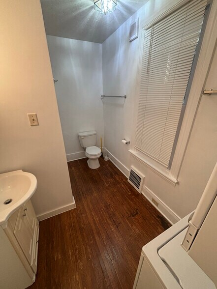 Building Photo - 340 N Franklin St