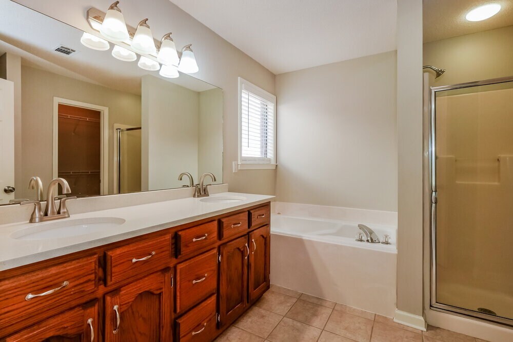 Building Photo - 7896 Jills Creek Dr