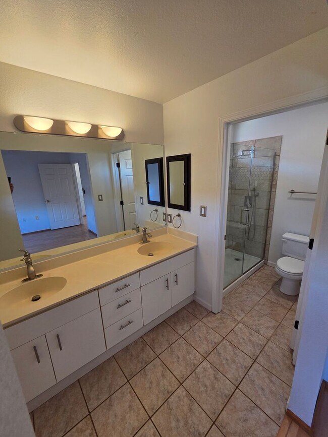 Building Photo - Spacious 2-Bedroom Home with loft in Tropics at Waikele with 2 car Garage