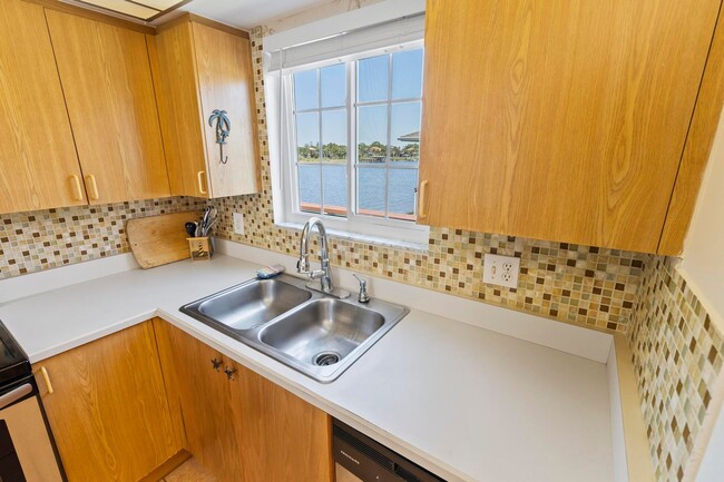 Building Photo - Fully Furnished Long Term Rental