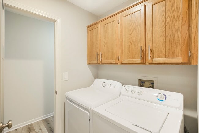 Building Photo - 12 Wallingford Dr