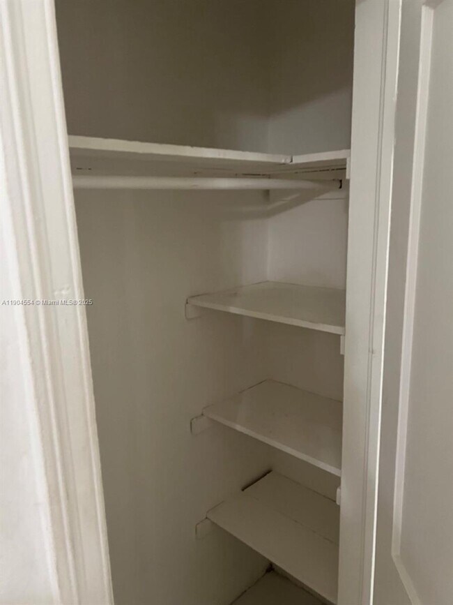 Building Photo - 1931 Jefferson St