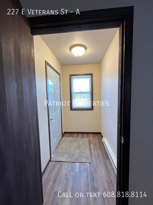 Building Photo - 2 bedroom/ 1 bath apartment in Tomah, WI