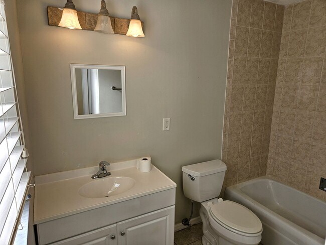 Building Photo - Annual 2nd Floor Condo For Rent located on...