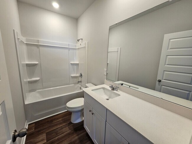 Building Photo - Waterway Commons - 4 Bedroom / Single Car ...