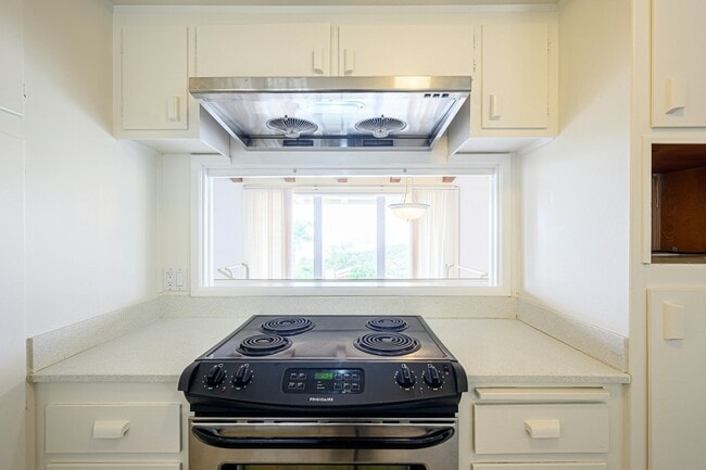 Building Photo - 552 Vía Del Monte