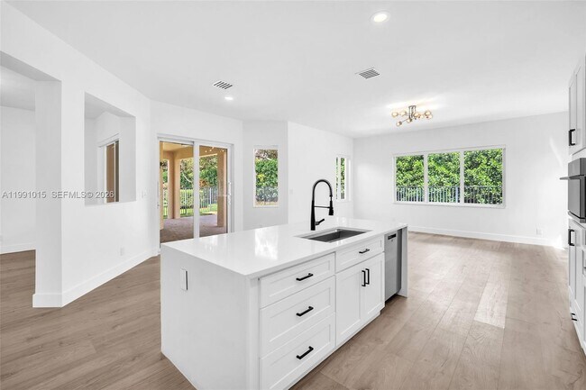 Building Photo - 19381 Stonebrook St