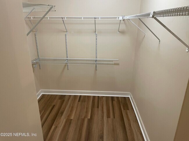 Building Photo - 85 Debarry Ave