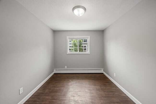 Building Photo - Spacious 1BR/1Bath apartment Available Ear...