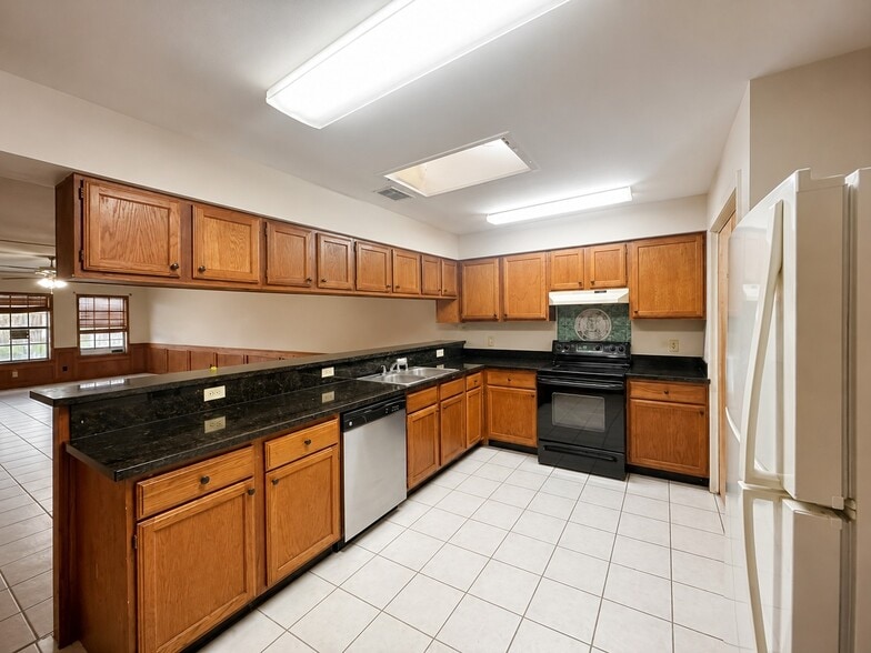 Building Photo - 301 E La Vista Ave