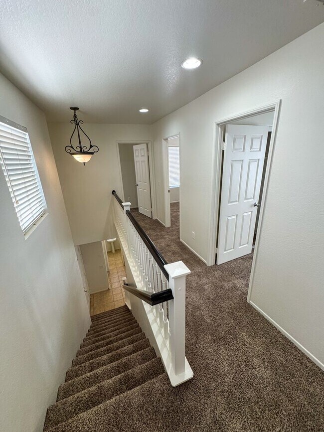 Building Photo - 4 Bedroom home available for Lease in Cent...