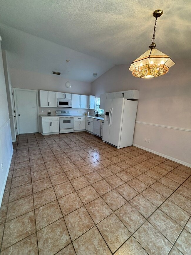 Building Photo - Beautiful Home in the Heart of Clermont – Prime Location!