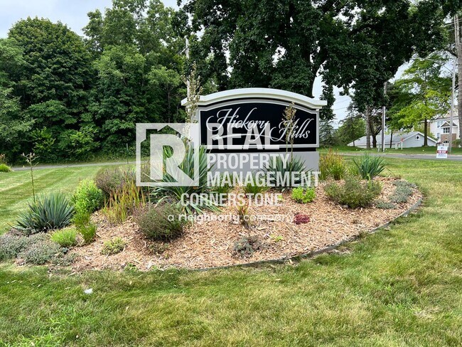 Building Photo - Move In Ready Townhome