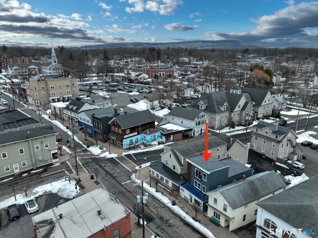 Building Photo - 2 Center St