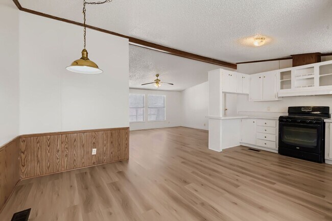 Building Photo - 6105 Berthelot Ln