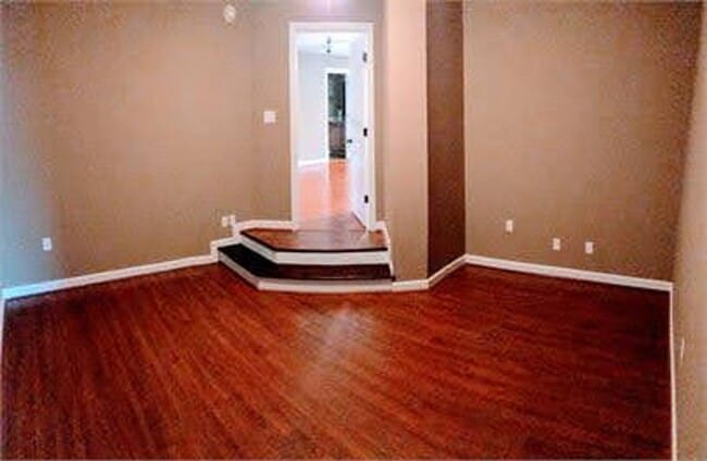 Building Photo - Townhouse in Forest