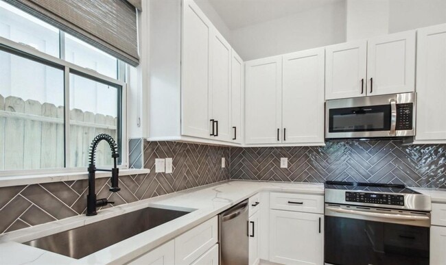 Building Photo - 6424 Highland Pine Ln