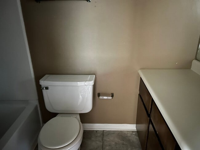 Building Photo - FALL MOVE-IN SPECIAL: 50% OFF 1st MONTH'S ...