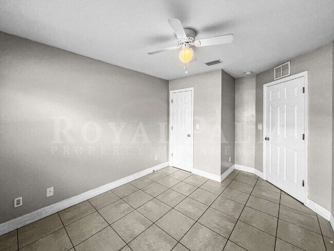 Building Photo - 3BR/2BA Cape Coral Rental - Washer... Dryer... Screened Lanai... This One Came Prepared