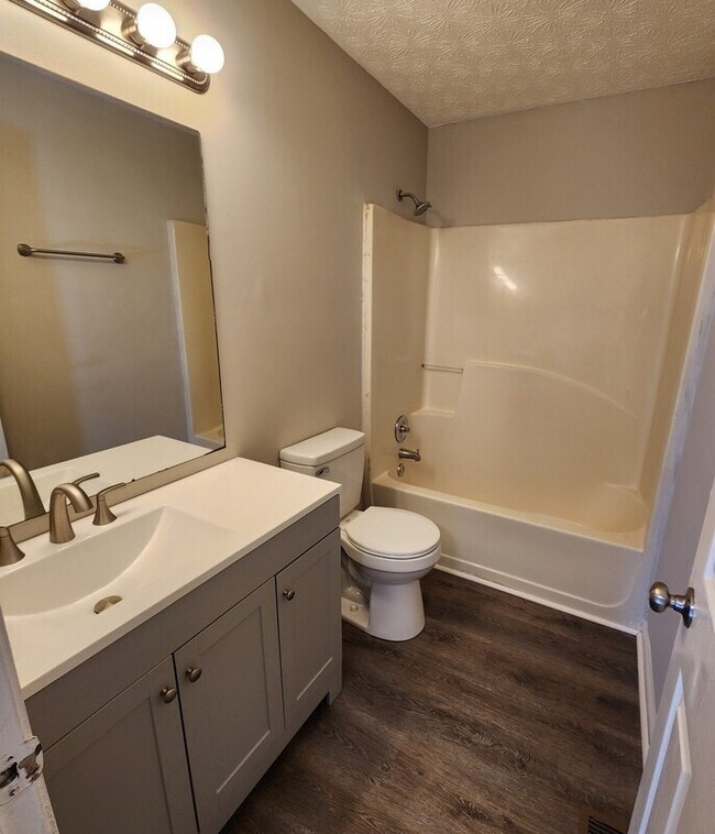 Building Photo - 215 Green Acre Ln