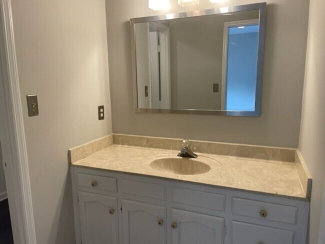 Building Photo - For Rent