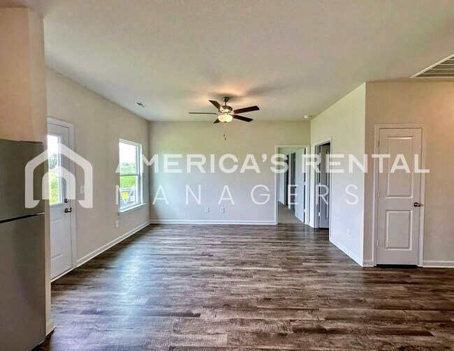 Building Photo - Coming soon!! Available to View Soon!!