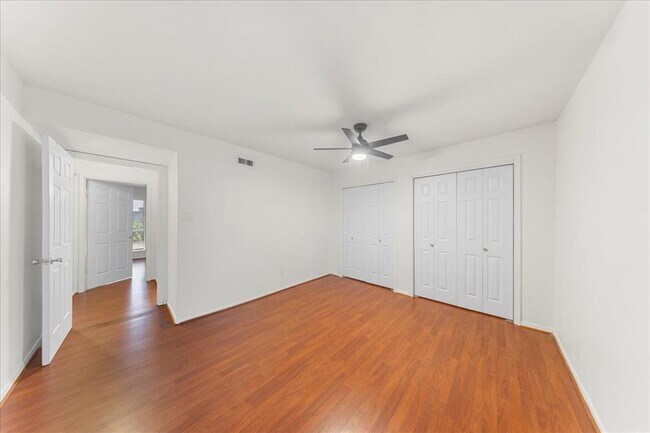 Building Photo - 6910 Hart Ln