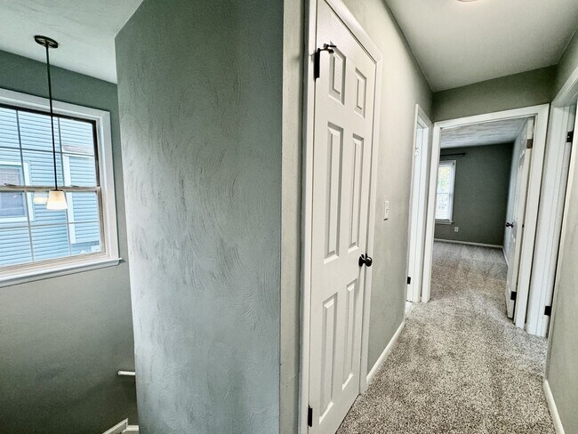 Building Photo - Updated & Ready For You On 12-05-25! A Pet-Friendly Home w/Attached Garage, All Appliances Convey...