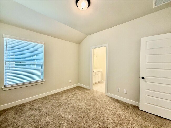 Building Photo - 1111 Luna Dr