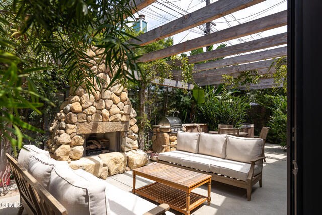 Building Photo - 117 Tujunga Ave