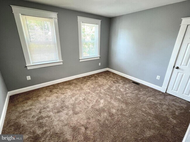 Building Photo - 3119 Harview Ave