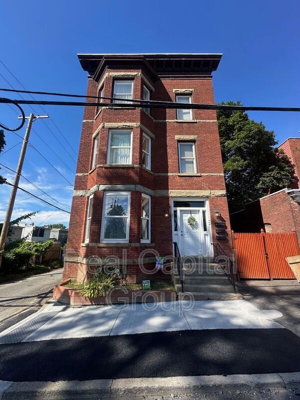 Primary Photo - 21 124th St