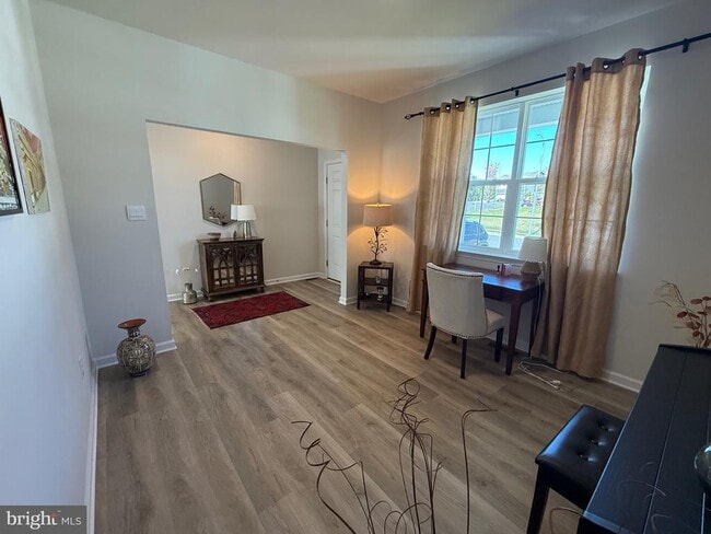 Building Photo - 13 Outsail Ave