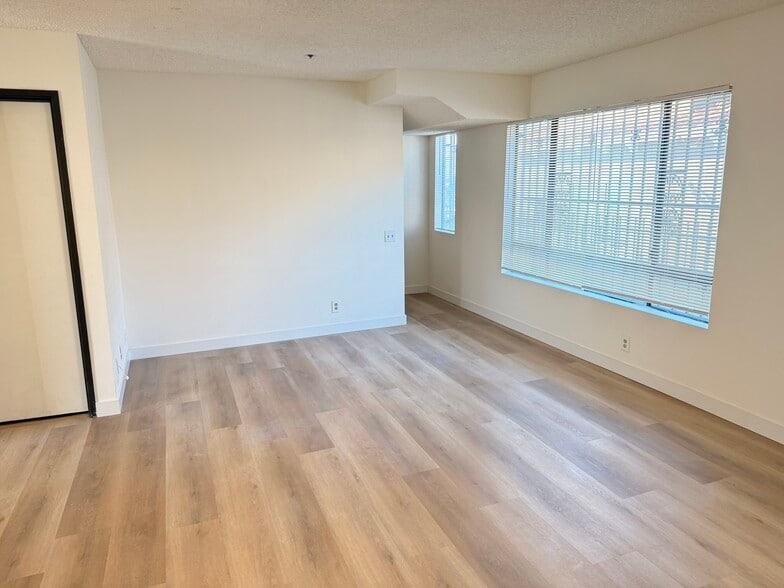 Building Photo - 816 N Garfield Ave