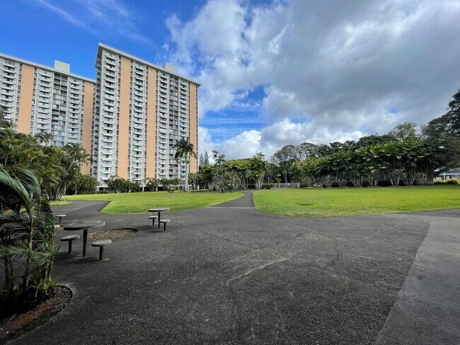 Building Photo - 1511 Nuuanu Ave