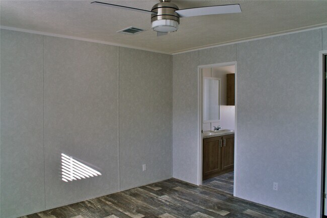 Building Photo - 5323 Green Ln