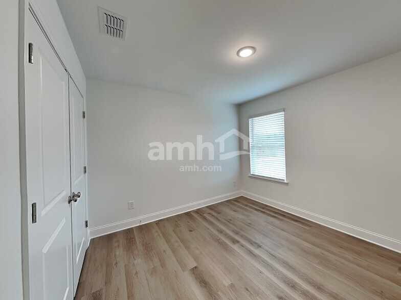 Building Photo - 361 Golucke Way