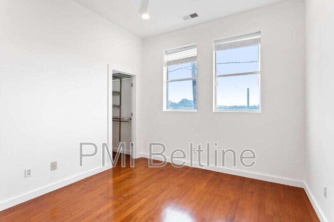 Building Photo - 988 DeKalb Ave NE