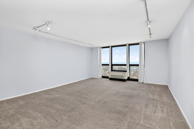 Building Photo - 2500 N Lakeview Ave