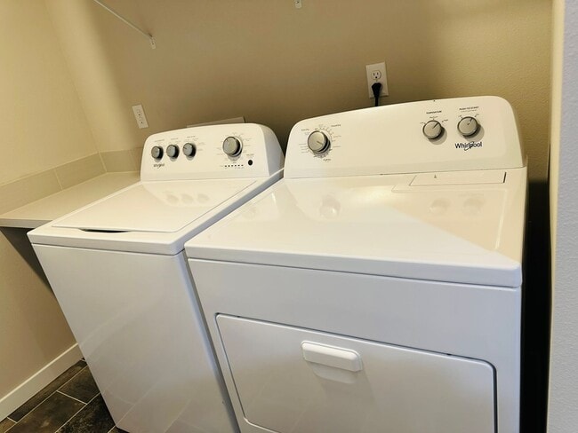 Building Photo - SHORT TERM LEASE OFFER - Newer 3-Story 3 Bedroom DR Horton Home in Lake Stickney/Everett -