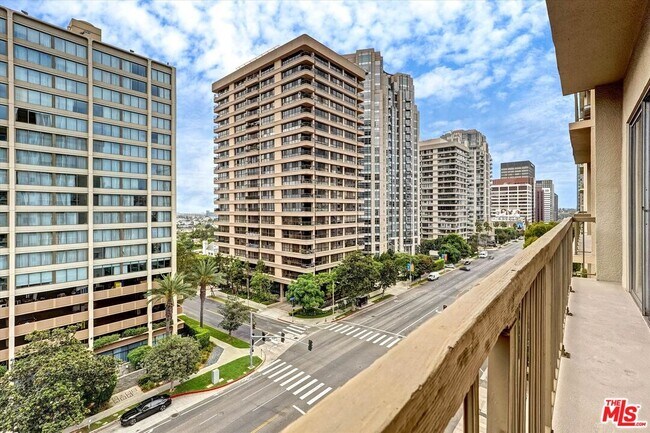 Building Photo - 10747 Wilshire Blvd